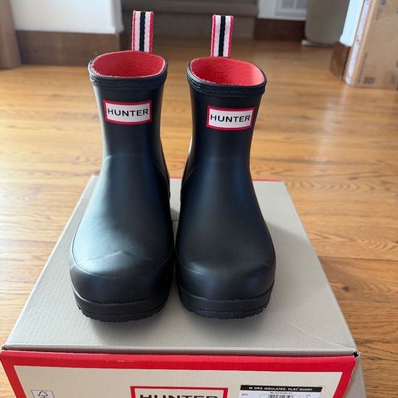 LIKE NEW Hunter Women's PLAY™ Short Rain Boots in Black (Size US 6 / EU 37) - Picture 3 of 14